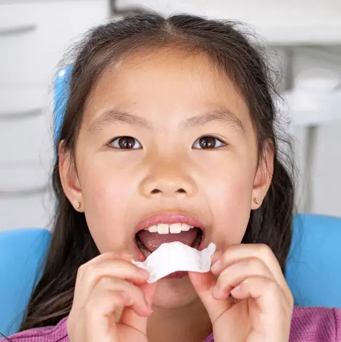 Photo-text-media-little-girl-putting-in-palatal-expander